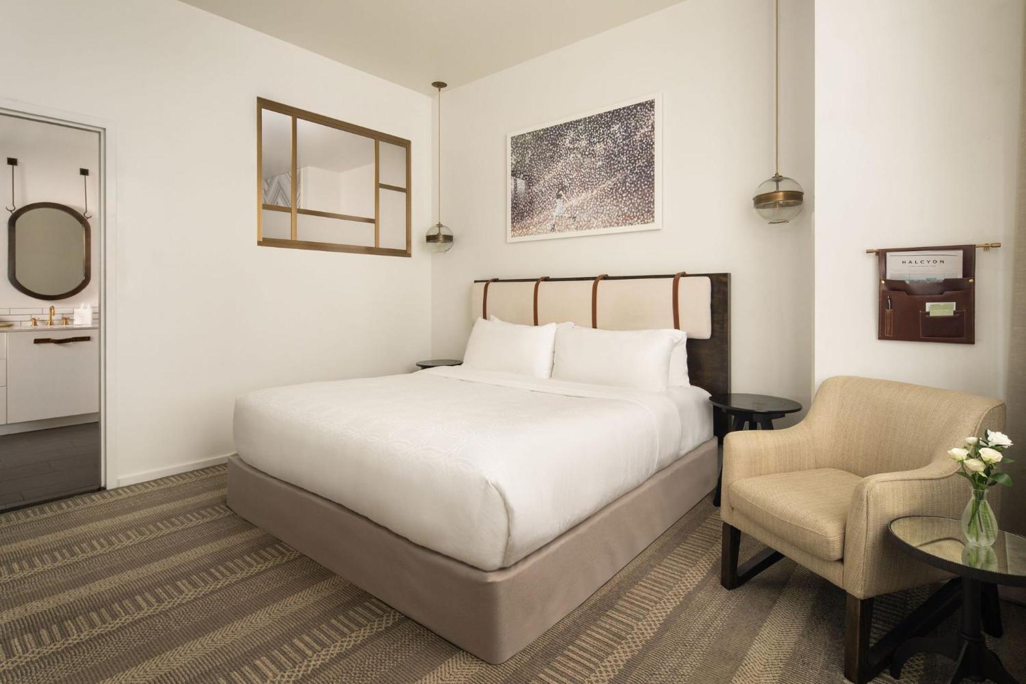 Halcyon - A In Cherry Creek 4*